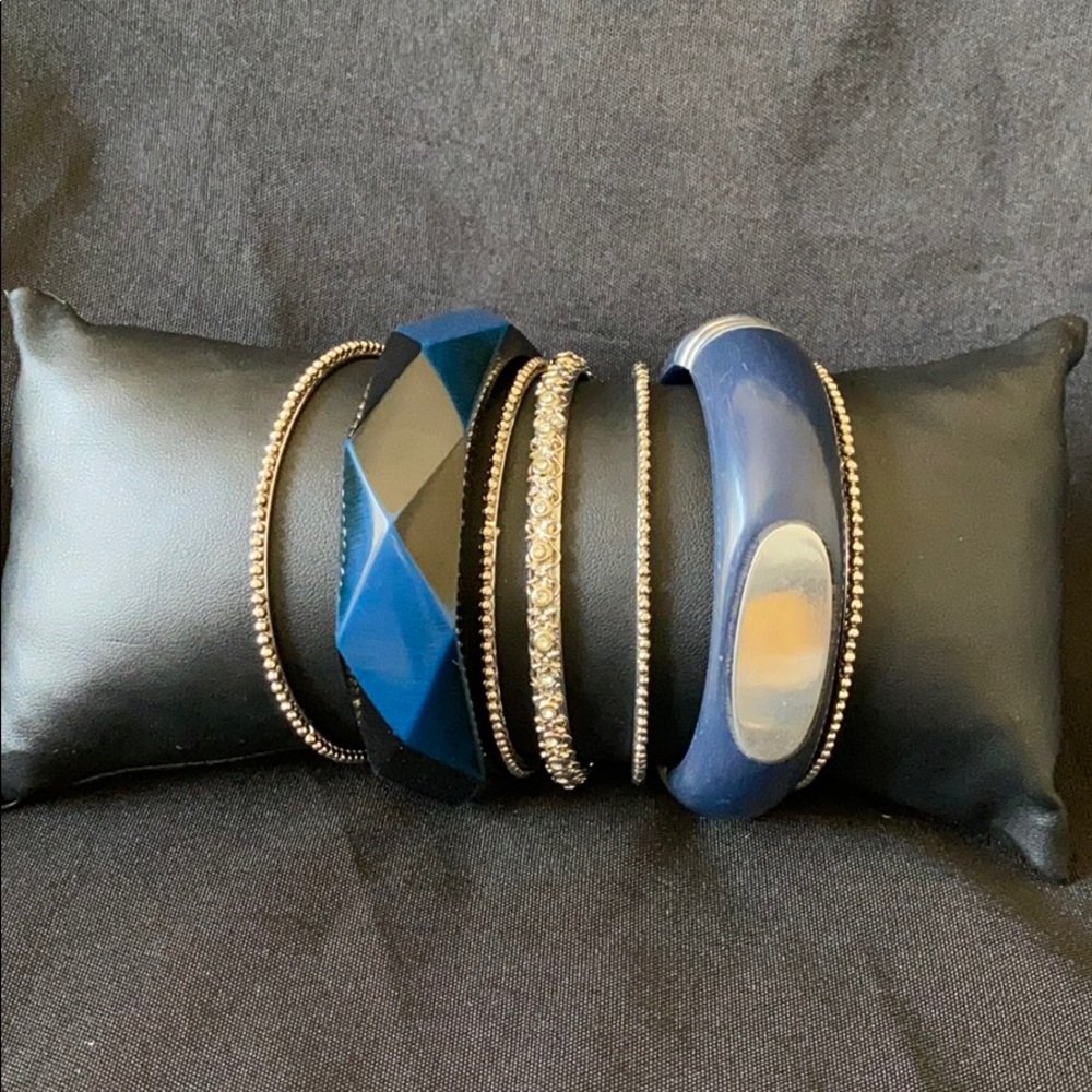 Assorted cosmetic blue and silver bangle set